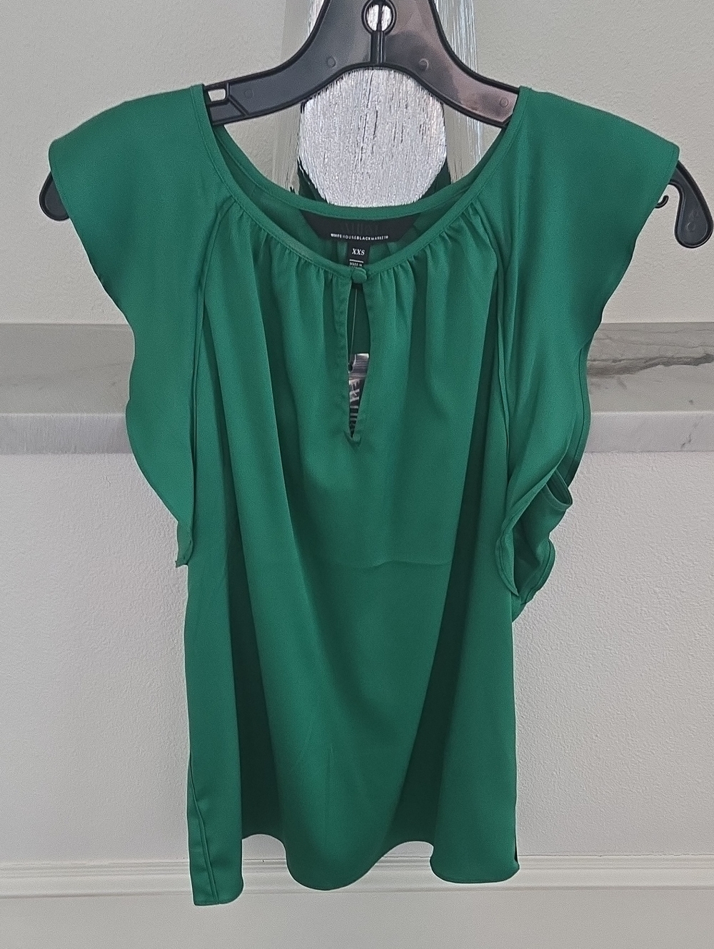 White House Black Market Emerald Green Keyhole Flutter Sleeve Blouse